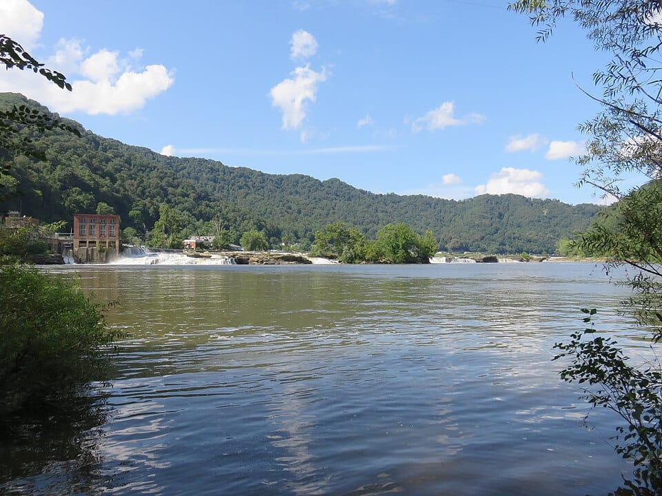 Kanawha Falls Public Fishing Area - Photo 1