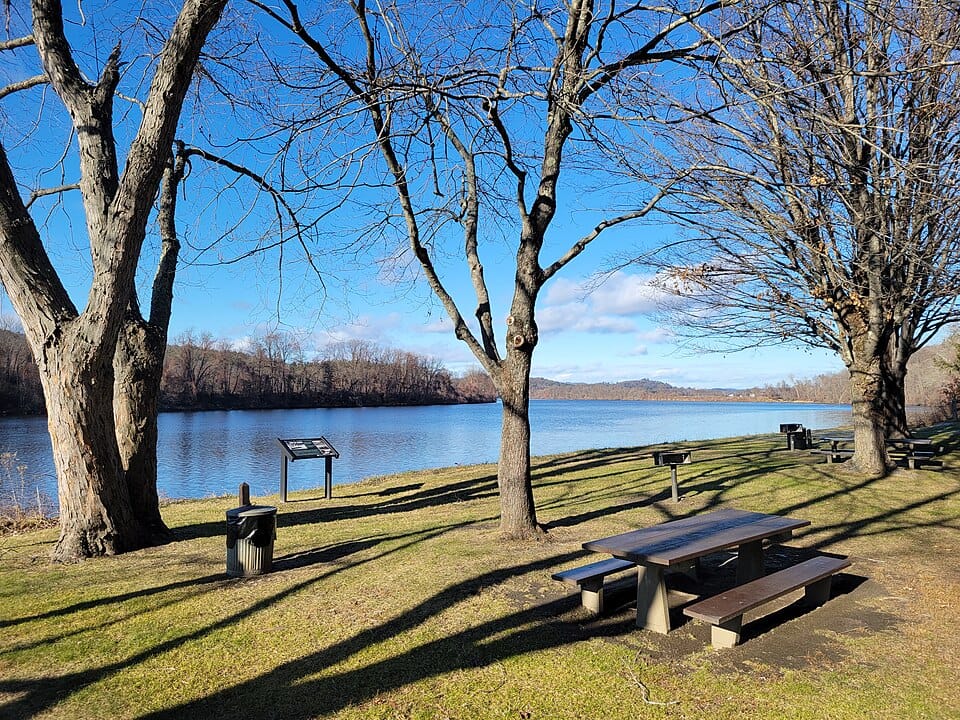 Riverview Picnic Area - Photo 1
