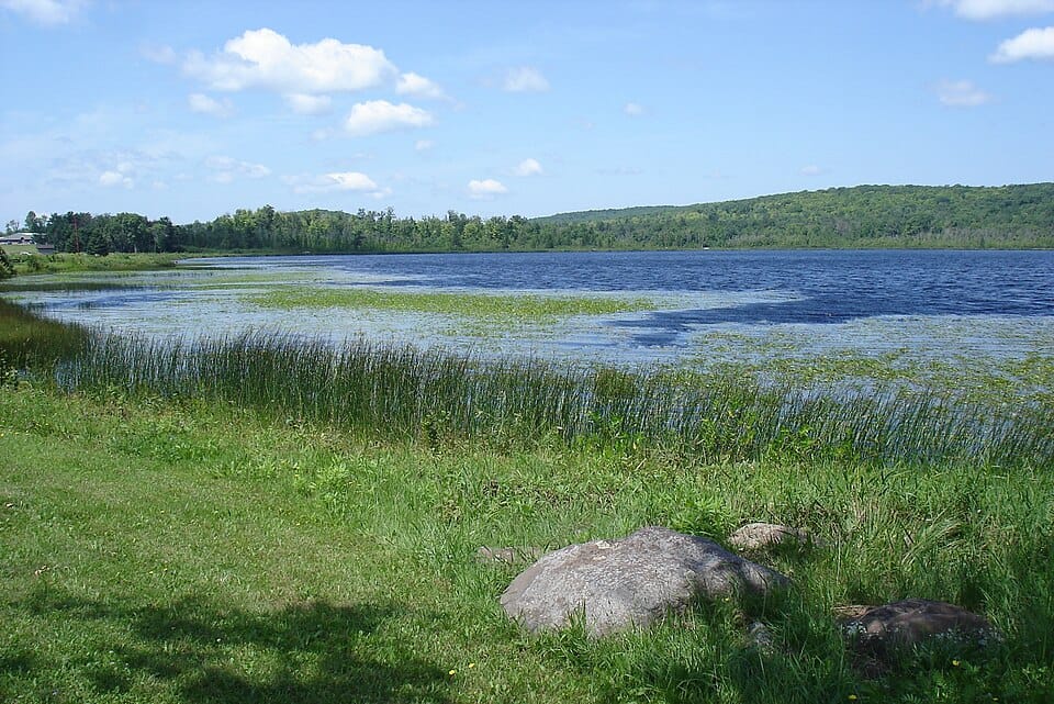 Sunday Lake - Photo 1