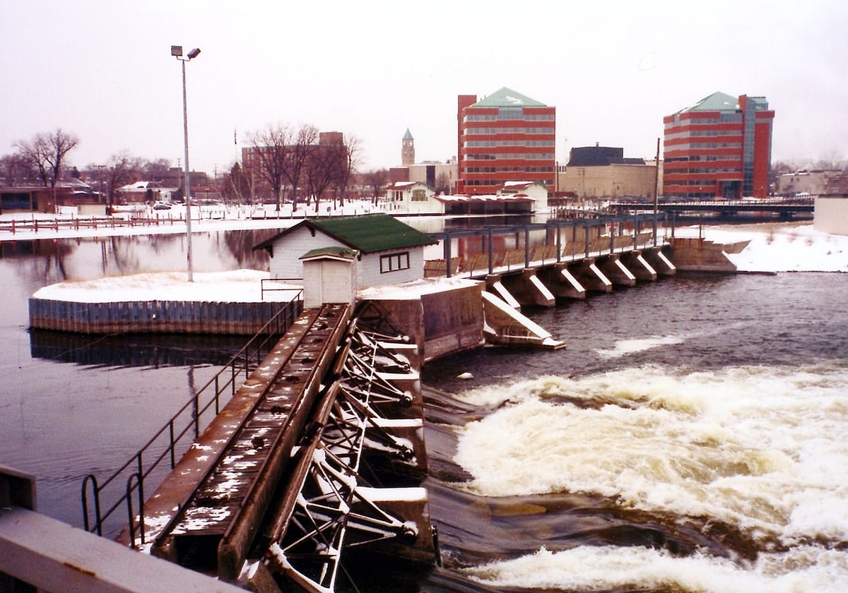 Riverside Park - Photo 1