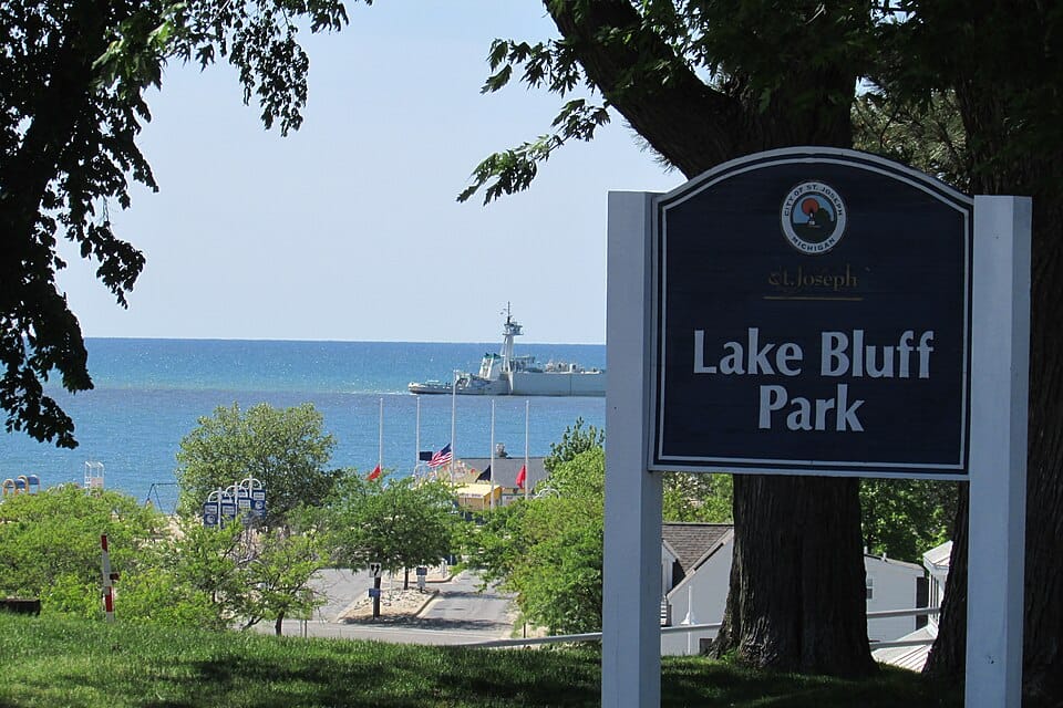 Lake Bluff Park - Photo 1