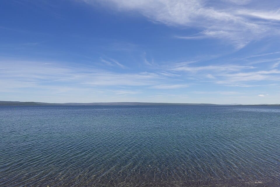 Yellowstone Lake - Photo 1