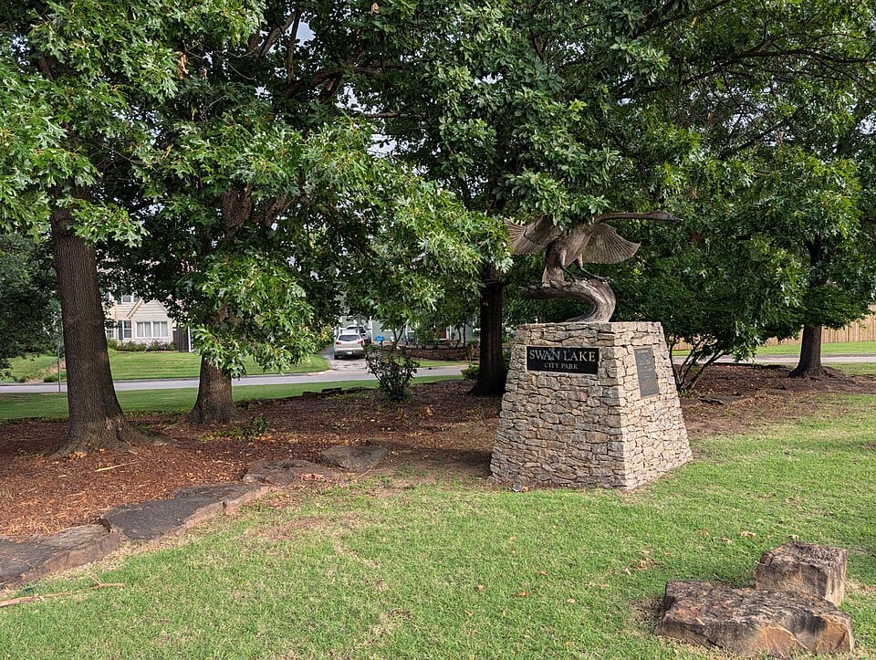 Swan Lake Park - Photo 1
