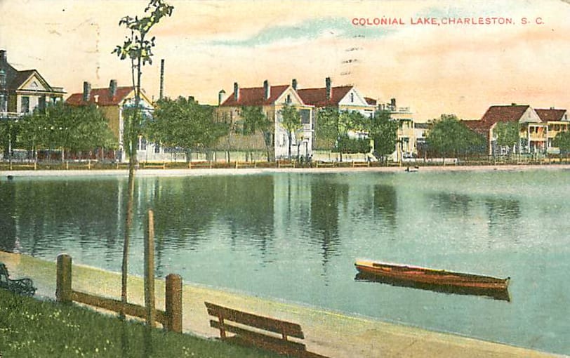 Colonial House Lake - Photo 1