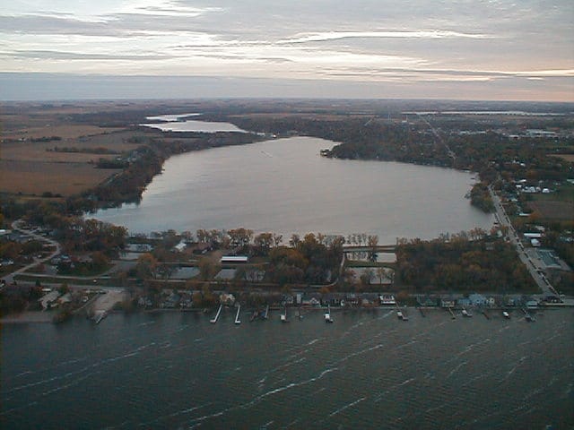 Big Spirit Lake - Photo 1