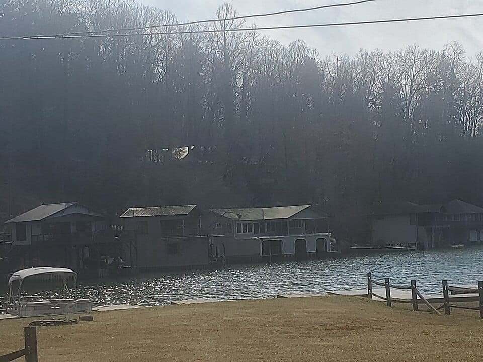 Lake Summit - Photo 1