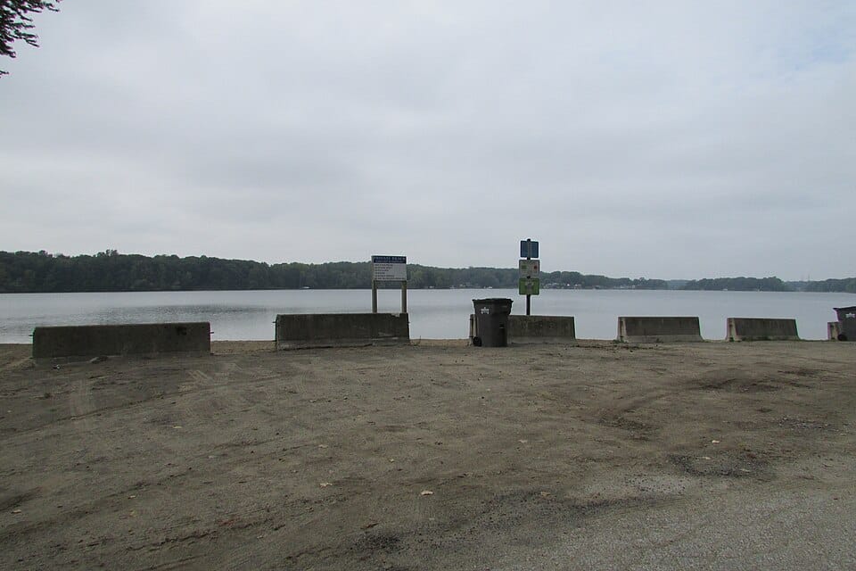Hudson Lake - Photo 1