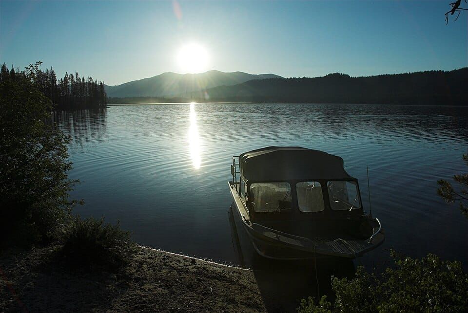 Alturas Lake