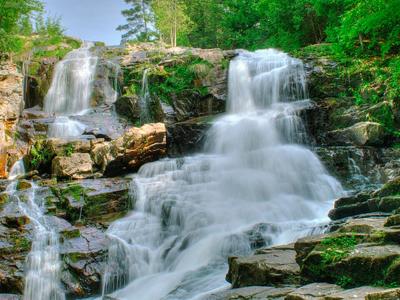Shelving Rock Falls